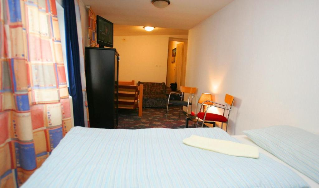 Hostel 021 Novi Sad Ruang foto