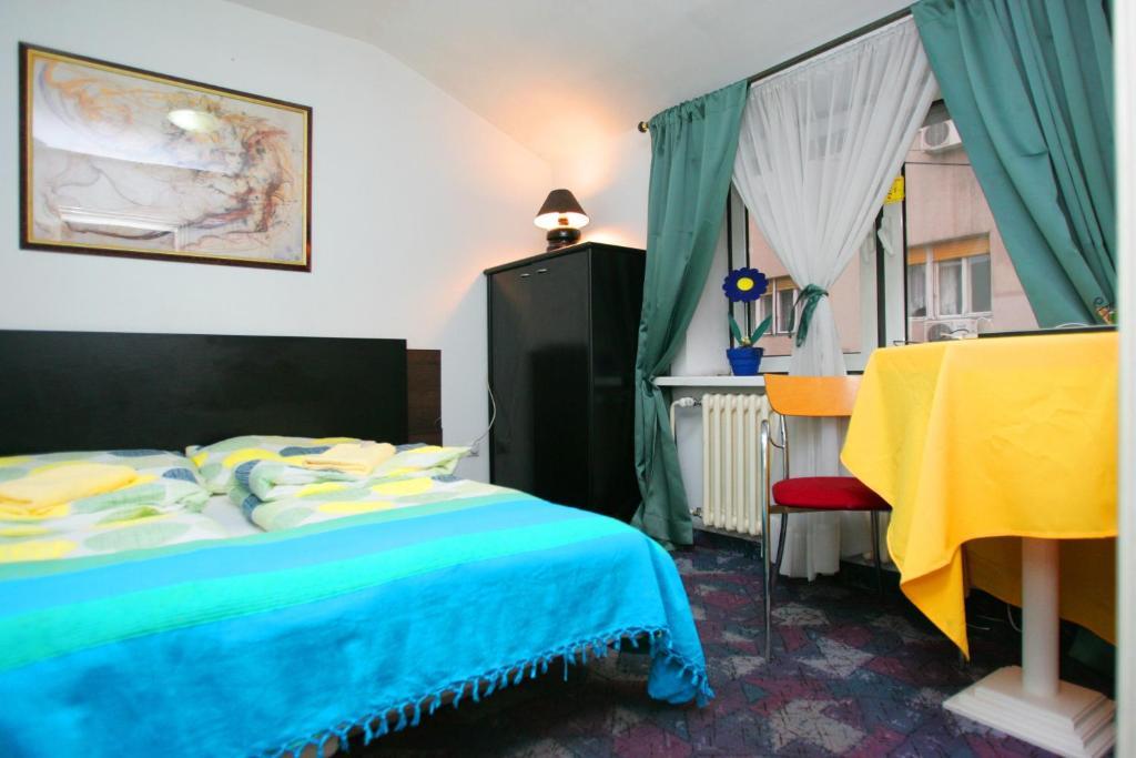 Hostel 021 Novi Sad Bagian luar foto