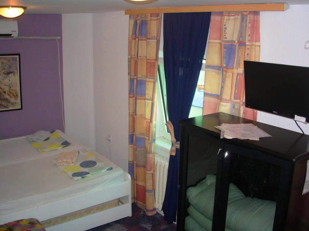 Hostel 021 Novi Sad Bagian luar foto