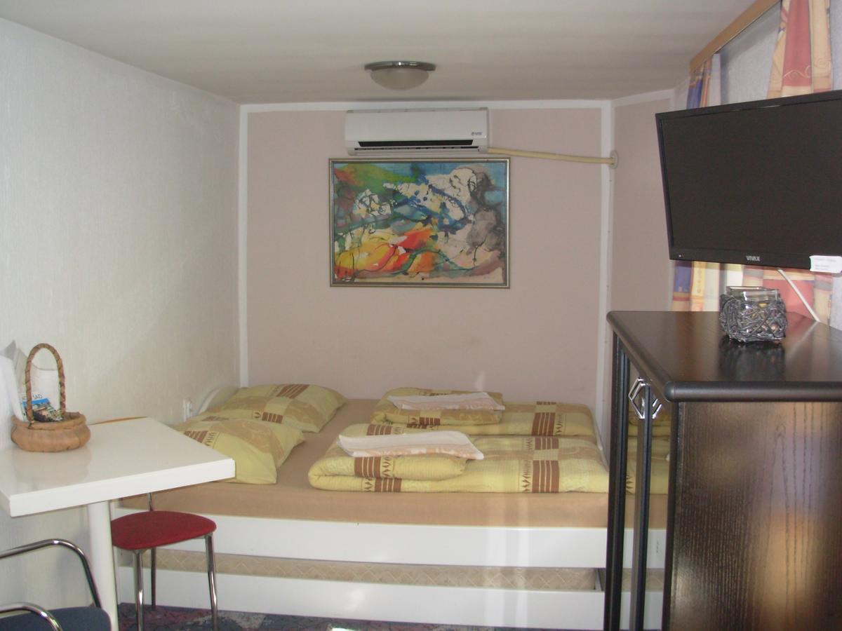 Hostel 021 Novi Sad Ruang foto