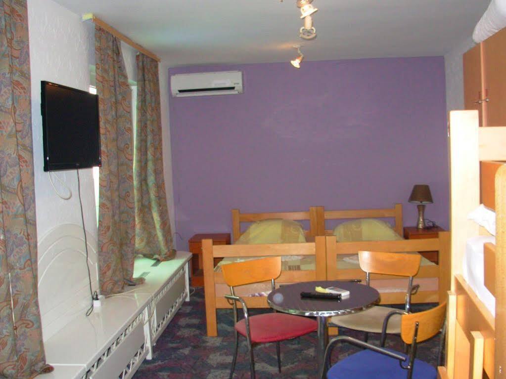 Hostel 021 Novi Sad Bagian luar foto
